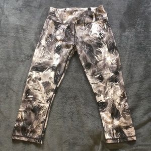 Betsey Johnson Capris Workout Leggings (Small)